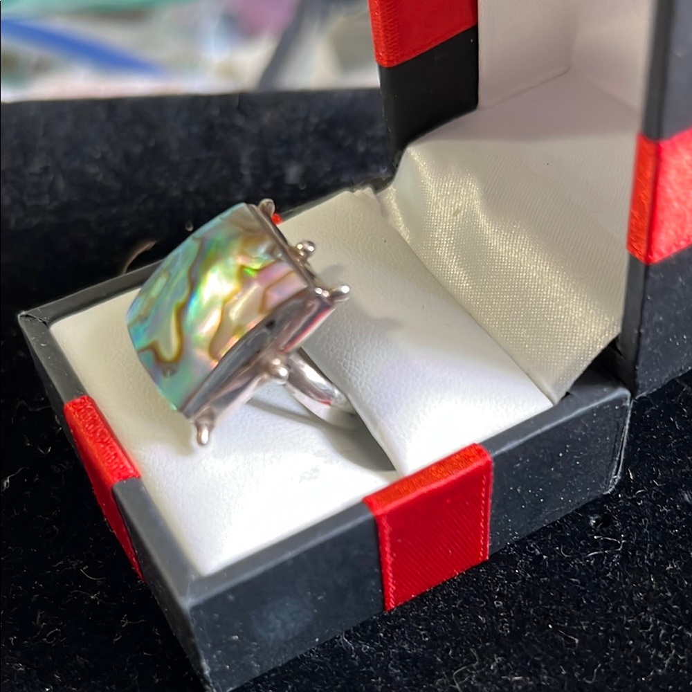 Green And Silver Solitaire Ring With Iridescent S… - image 3